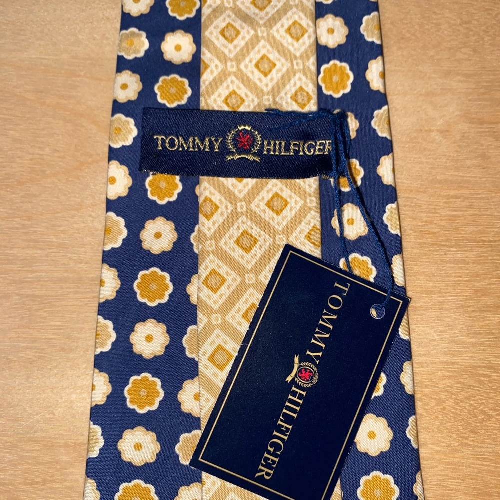 Tommy Hilfiger Yellow and Blue Flower Silk Tie - Picture 4 of 9